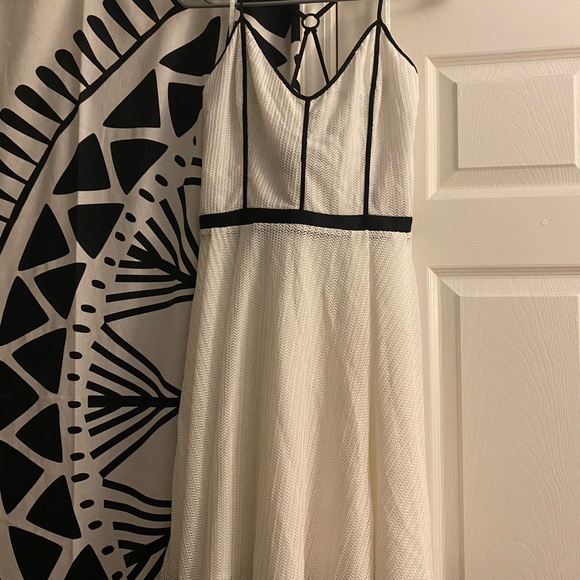 Stella & Jamie Dresses & Skirts - Stella Jamie size L white pretty dress